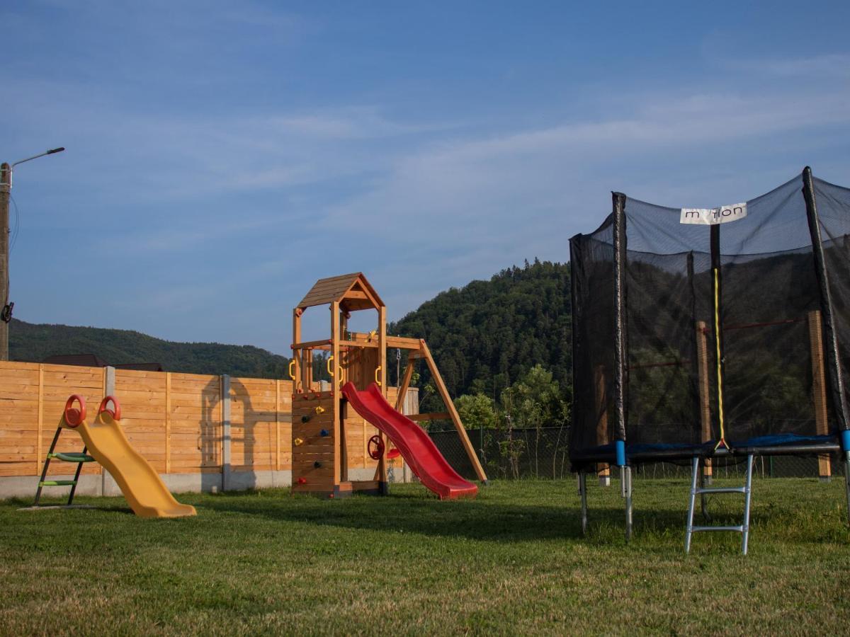 ホテル Dom Hills Bucovina グラ・フモアルルイ エクステリア 写真